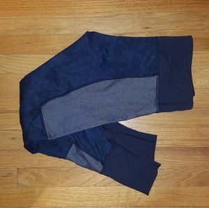 Lululemon multi print blue capri length leggings